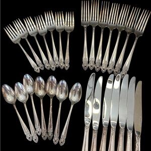 Set of Oneida Prestige 1951 Distinction Flatware. 28 pcs 7 place settings.